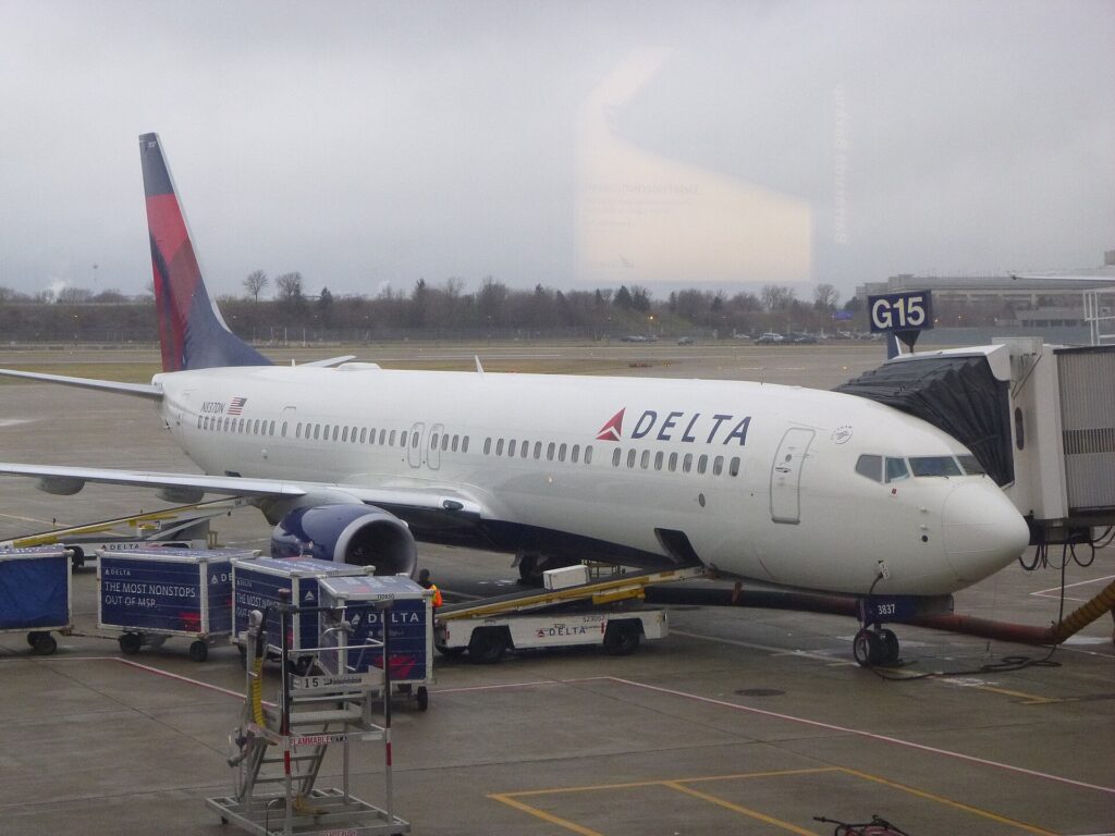 A Delta Air Lines Boeing 737 parked at a gate in Minneapolis