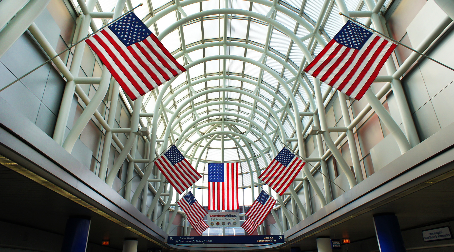 Concourse at Chicago O'Hare International Airport
