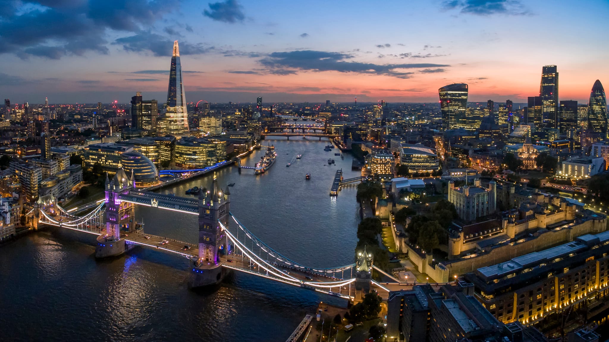 Cheap flights, hotels, and car rentals to London with TicketScanner