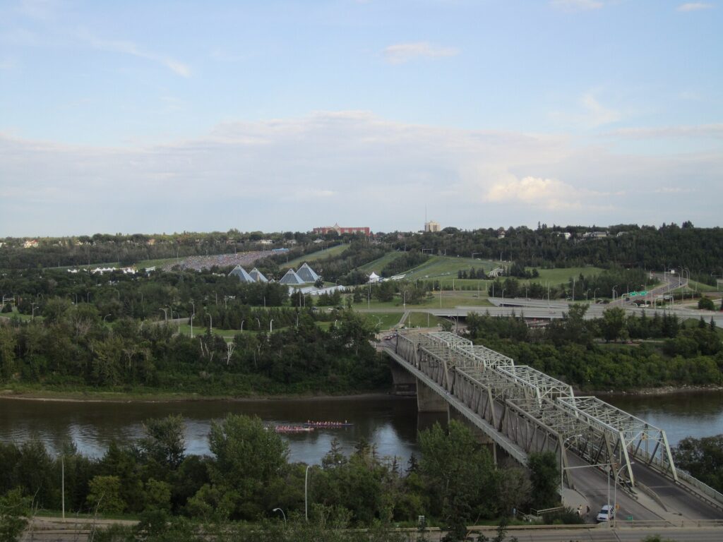 Crowds on the hill at the Edmonton Folk Music Festival in Gallagher Park