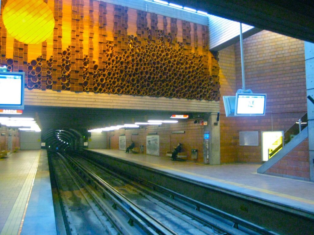 A platform on the Montreal Metro