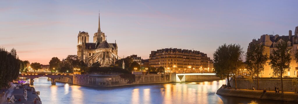 Notre-Dame de Paris on the Île de la Cité at dusk, seen from the Pont de la Tournelle